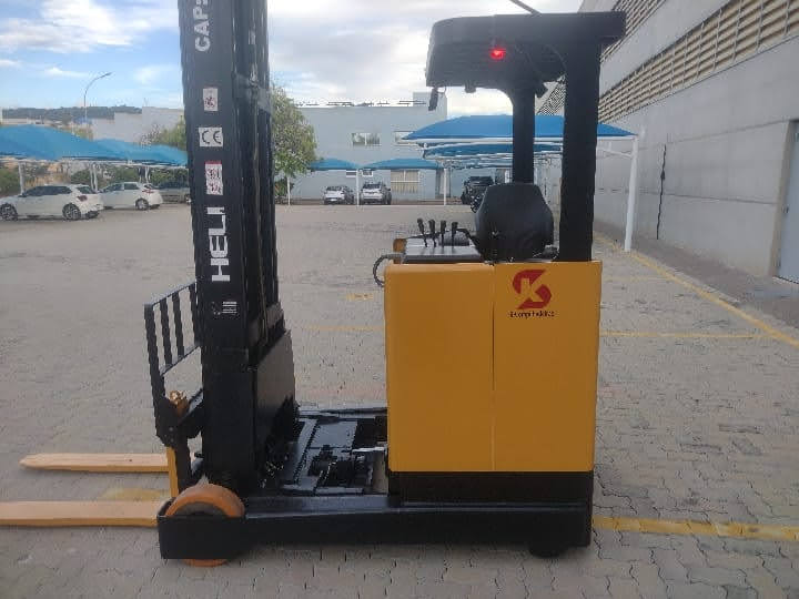 Heli Empilhadeira Retrátil 2 ton