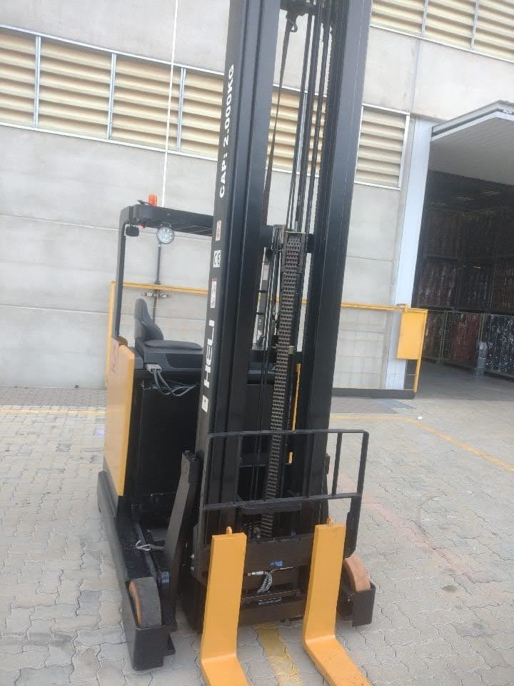 Heli Empilhadeira Retrátil 2 ton