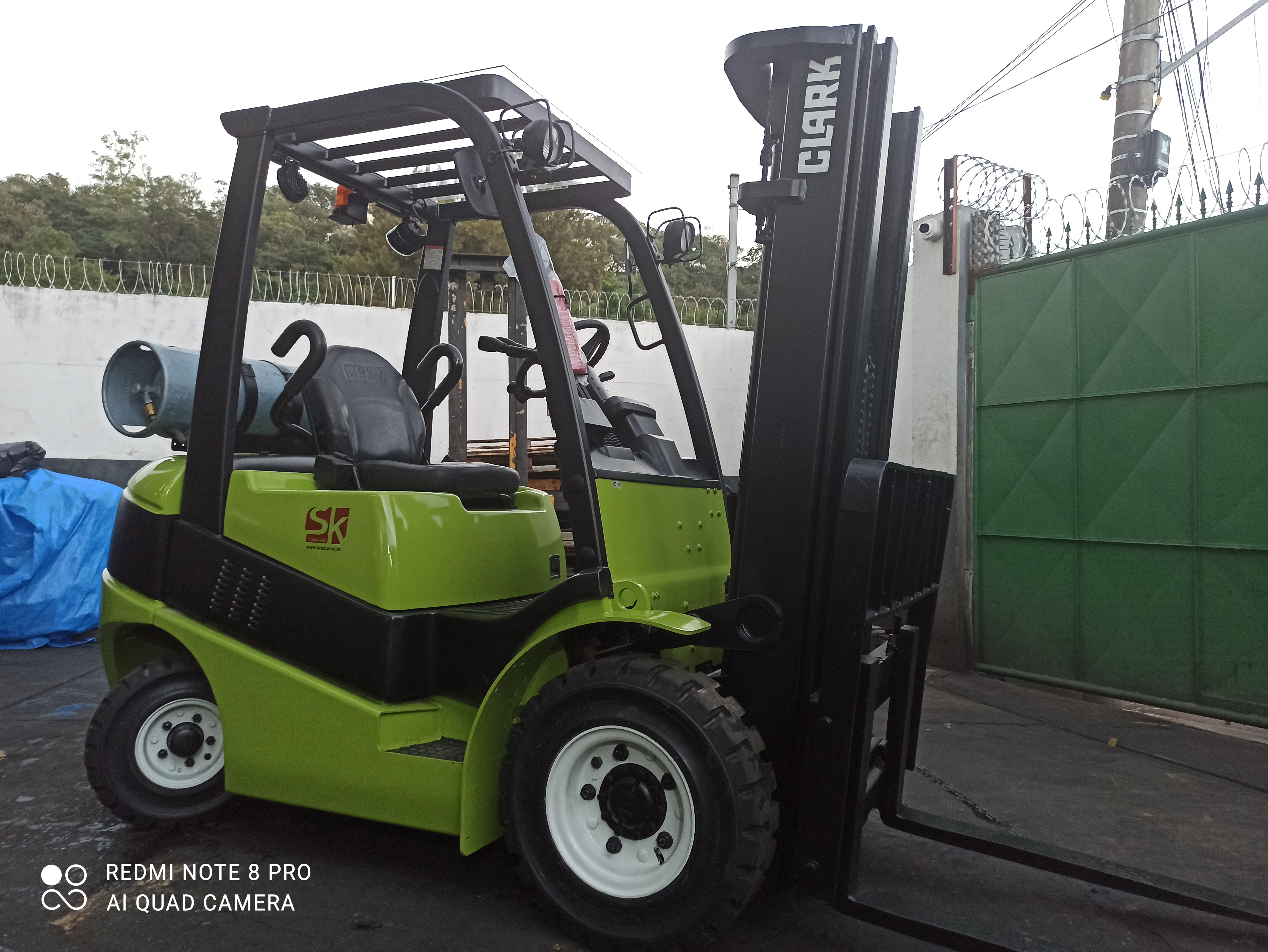 Clark CMP30 – Capacidade 3t e Torre de 4,8m