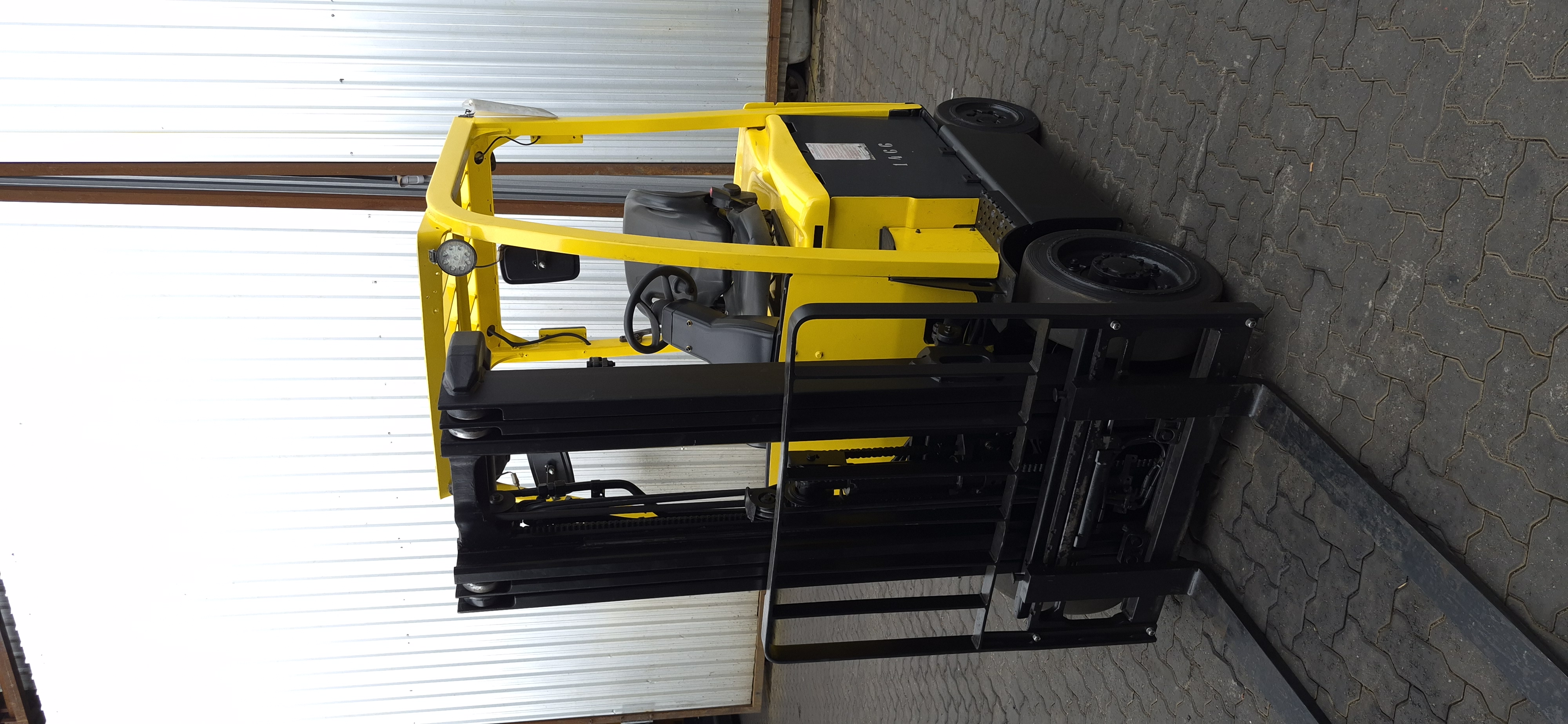 Empilhadeira Elétrica Hyster E50XN — Torre Triplex 4,8 m